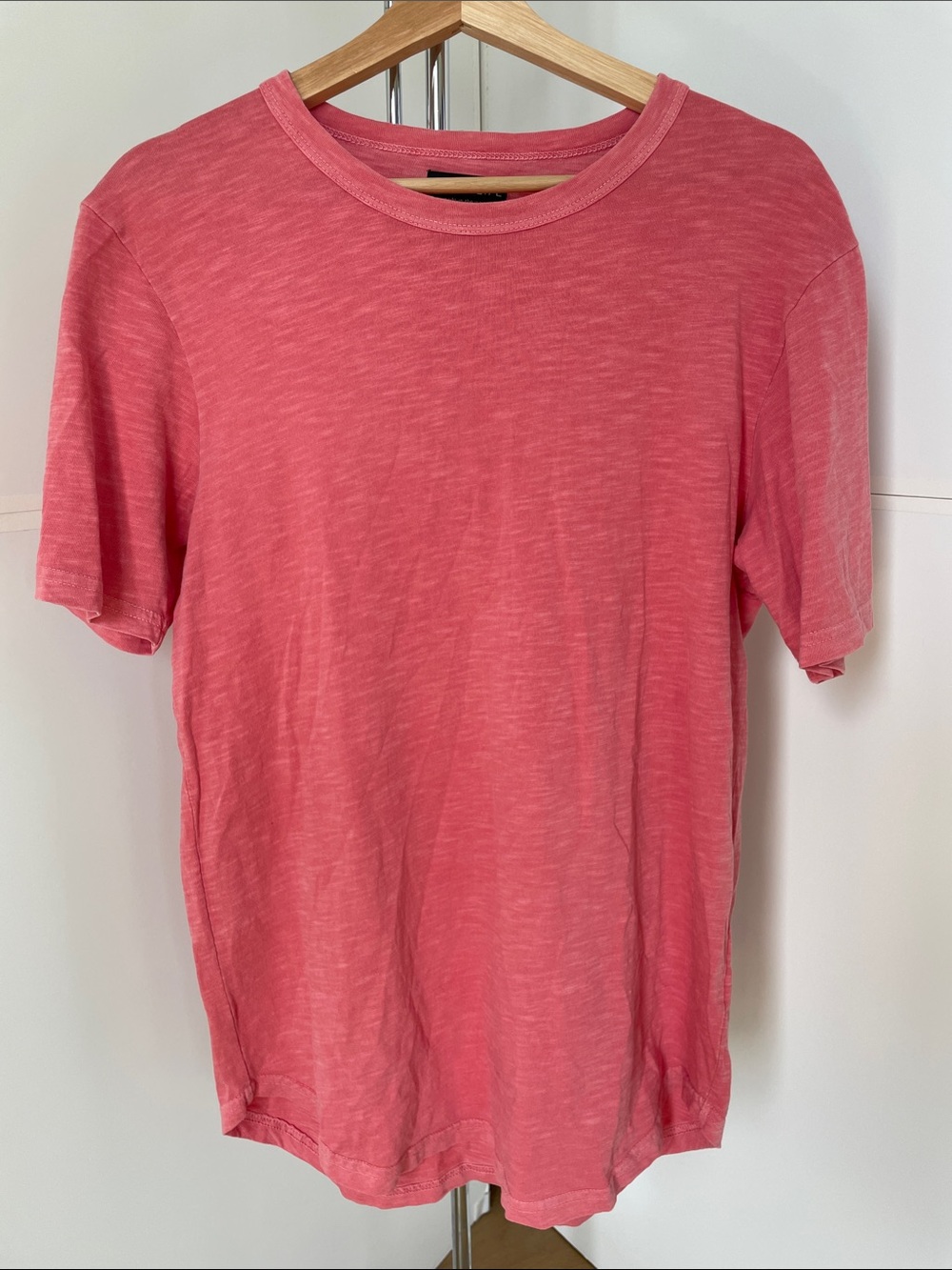 Men’s Goodlife Pink T-Shirt. Size Medium